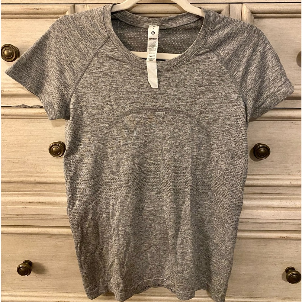 Lululemon Swiftly Tech Short-Sleeve
Shirt 2.0 Hip Length